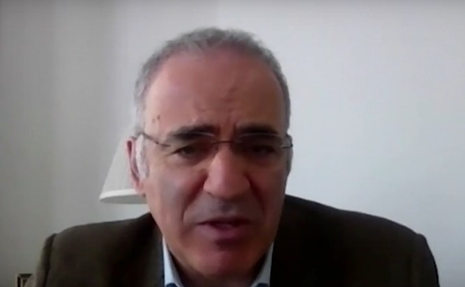 Гари Каспаров за Путин: Диктаторите никога не спират, докато не бъдат спрени